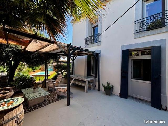 Maison 5 pièces 240 m²