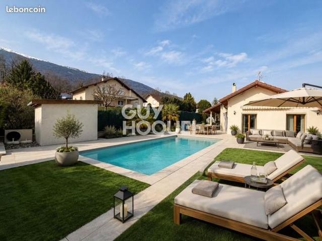 Maison 5 pièces 240 m²