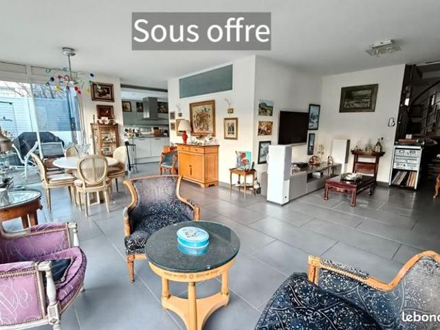 Maison 5 pièces 241 m²