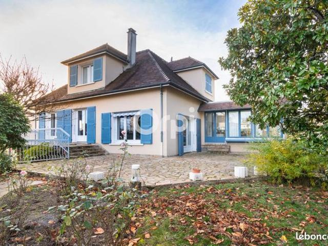 Maison 5 pièces 241 m²