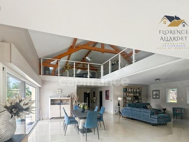Maison 5 pièces 242 m²