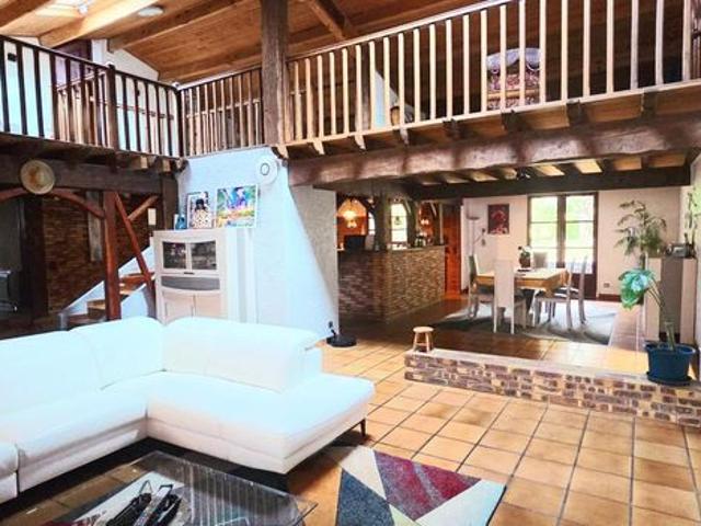 Maison 5 pièces 242 m²