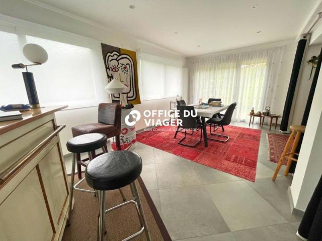 Maison 5 pièces 242,80 m²