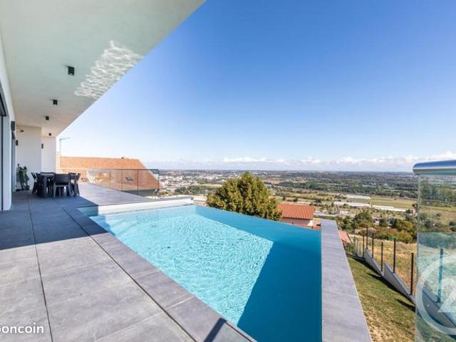 Maison 5 pièces 254 m²