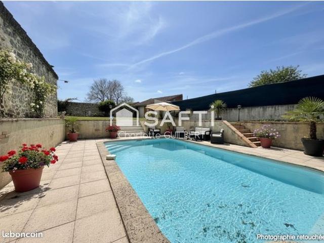 Maison 5 pièces 254 m²