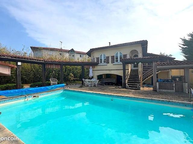 Maison 5 pièces 254 m²