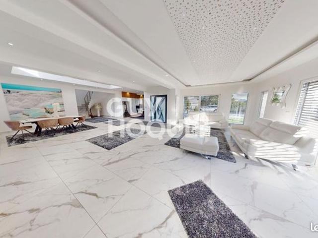 Maison 5 pièces 256 m²