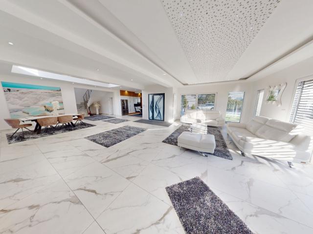 Maison 5 pièces 256 m²
