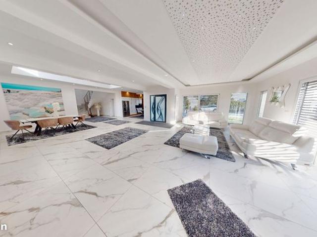 Maison 5 pièces 256 m²