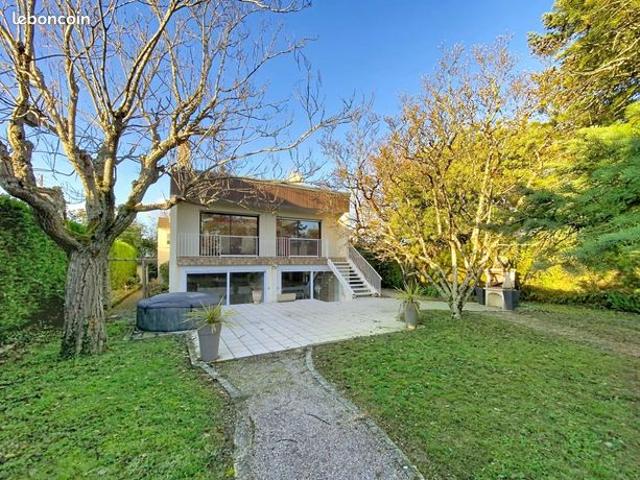 Maison 5 pièces 256 m²