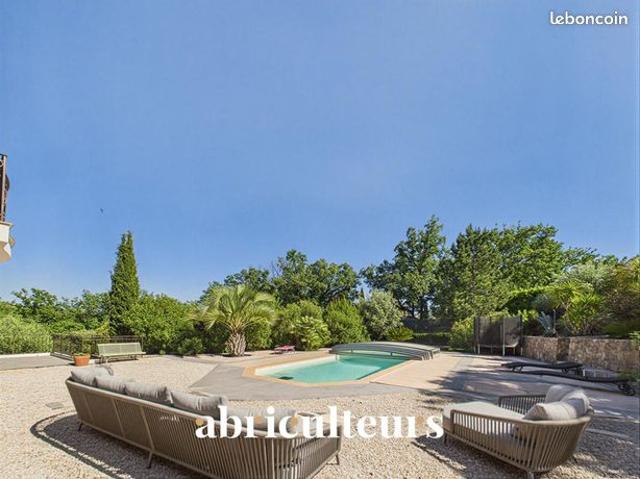 Maison 5 pièces 250 m²