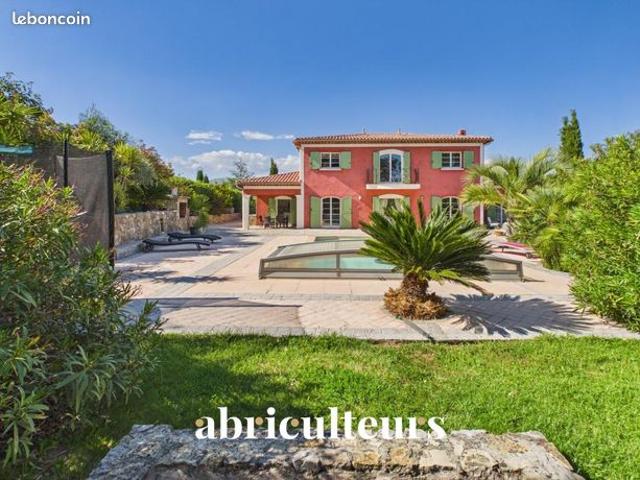 Maison 5 pièces 250 m²