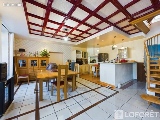 Maison 5 pièces 250 m²
