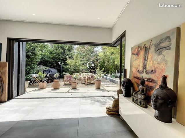 Maison 5 pièces 250 m²
