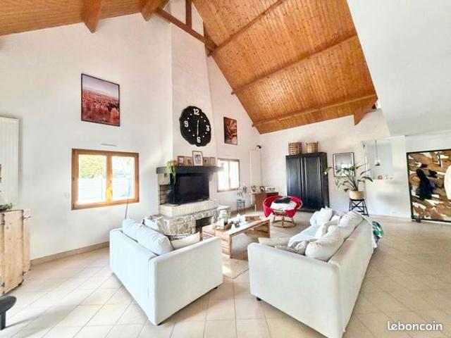 Maison 5 pièces 250 m²
