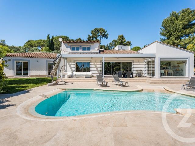 Maison 5 pièces 252 m²