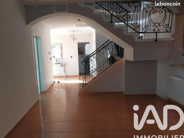 Maison familiale 5 pièces 267 m²