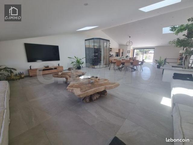 Maison 5 pièces 260 m²