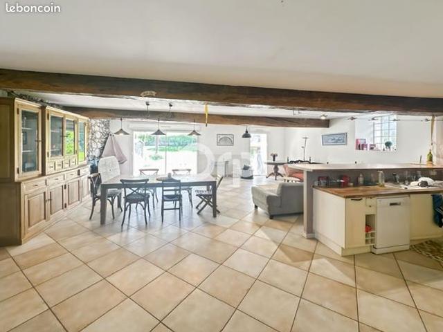 Maison 5 pièces 260 m²