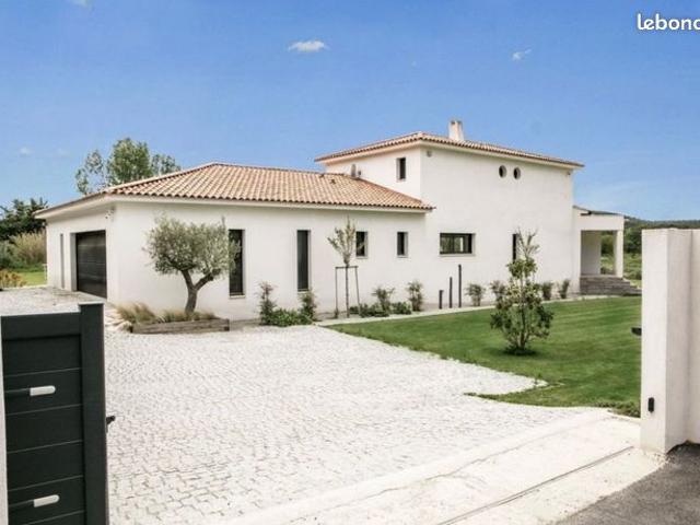 Maison 5 pièces 260 m²