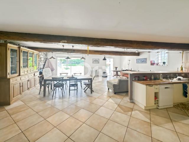 Maison 5 pièces 260 m²