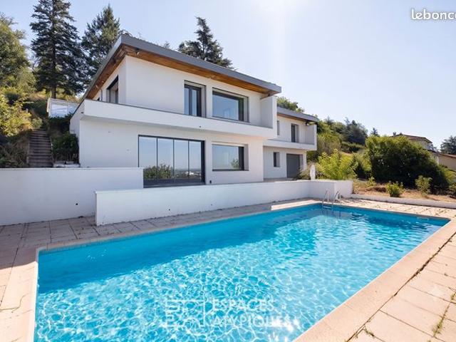 Maison 5 pièces 260 m²