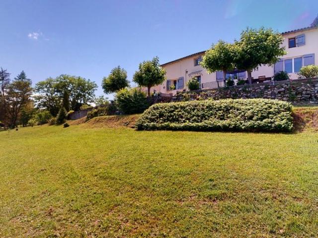 Maison 5 pièces 260 m²