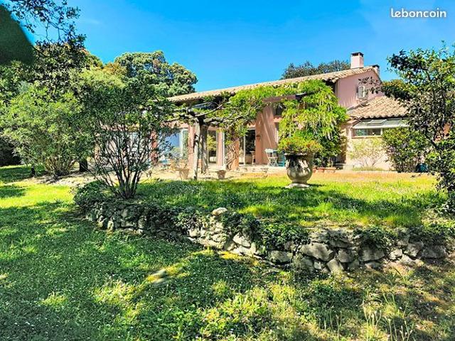 Maison 7 pièces 265 m²