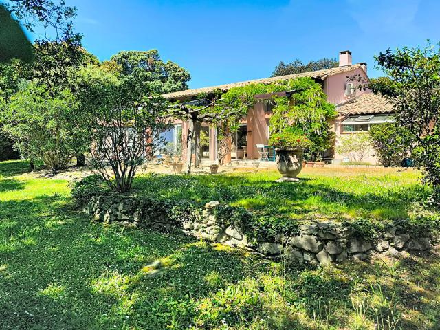 Maison 7 pièces 265 m²