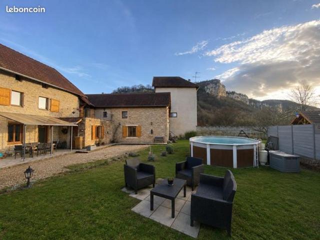 Maison 5 pièces 260 m²
