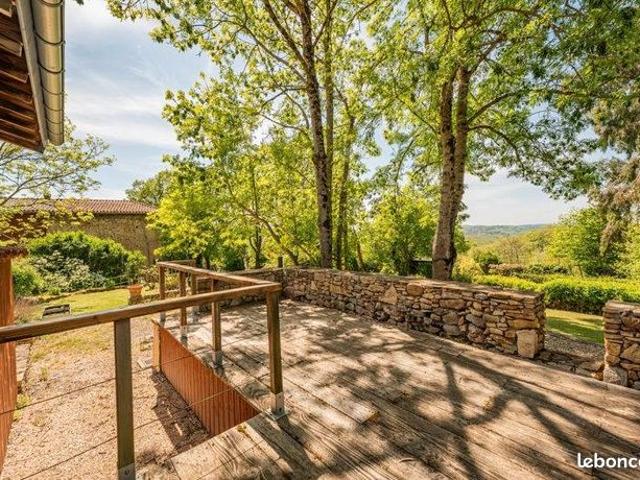 Maison 5 pièces 261 m²
