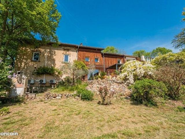 Maison 5 pièces 261 m²