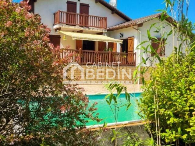 Maison 5 pièces 261 m²