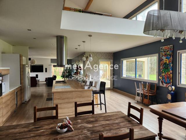 Maison 5 pièces 263 m²