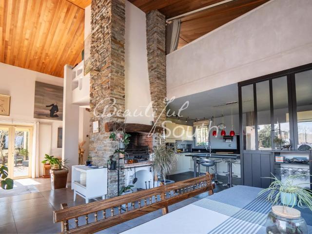 Maison 5 pièces 263 m²