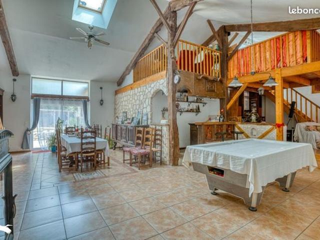 Maison 5 pièces 263 m²