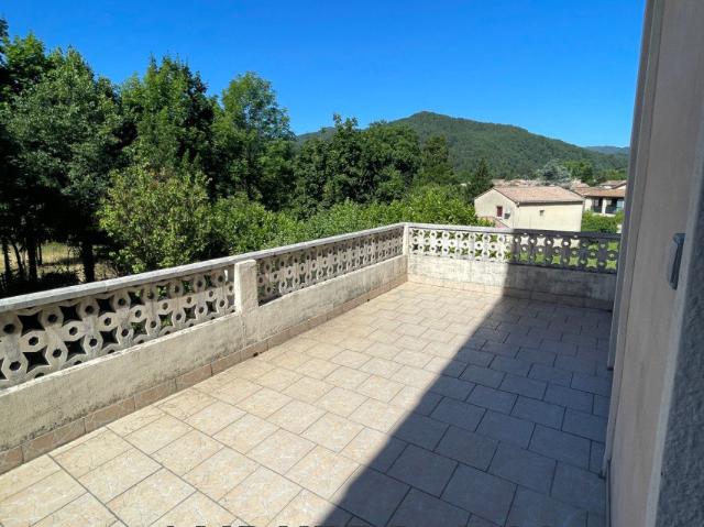 Maison 5 pièces 275 m²