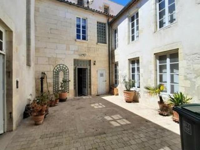 Maison 5 pièces 275 m²