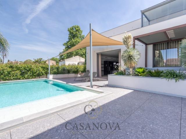 Maison 5 pièces 275 m²