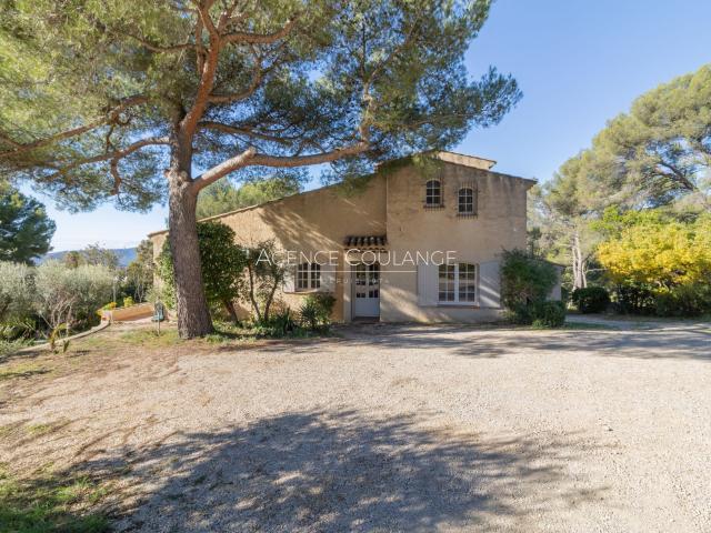 Maison 5 pièces 276 m²
