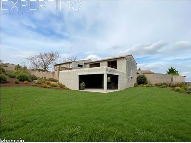 Maison 5 pièces 270 m²