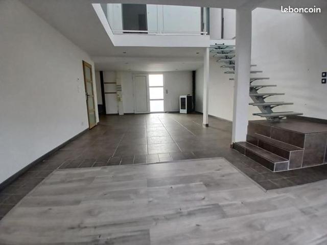 Maison 5 pièces 270 m²