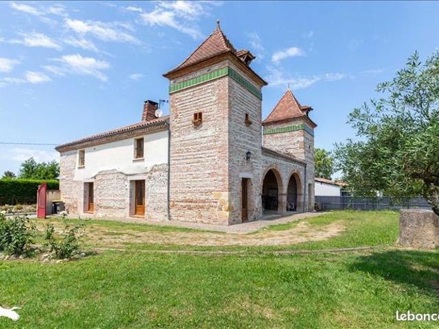 Maison 5 pièces 271 m²