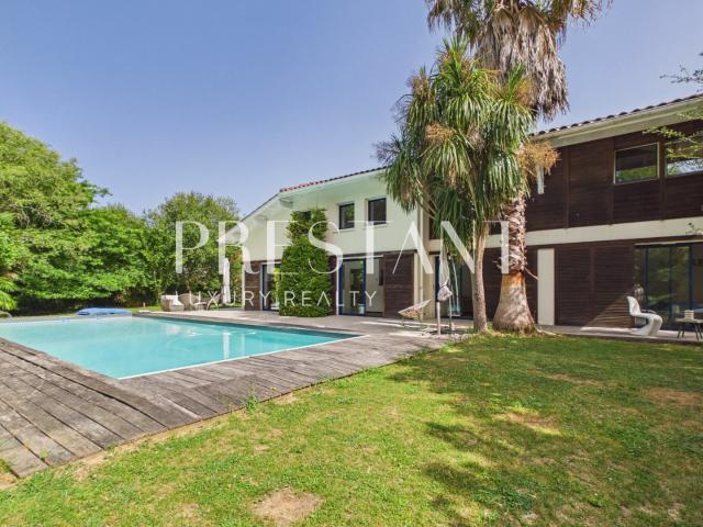 Maison 5 pièces 272 m²