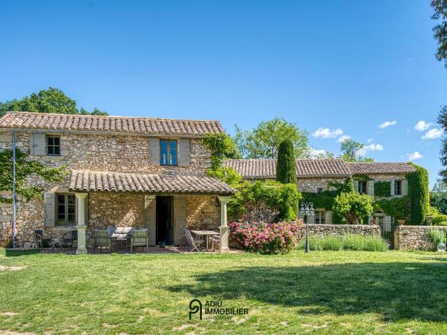 Maison 5 pièces 273 m²