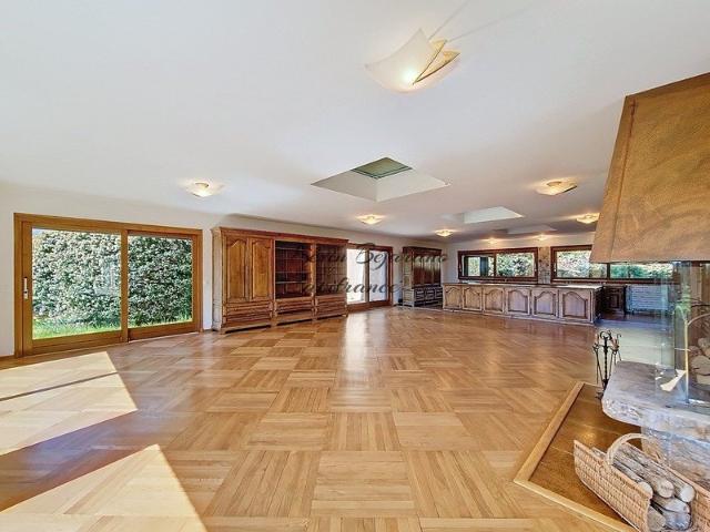 Maison 5 pièces 273 m²