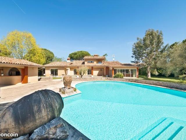 Maison 5 pièces 273 m²