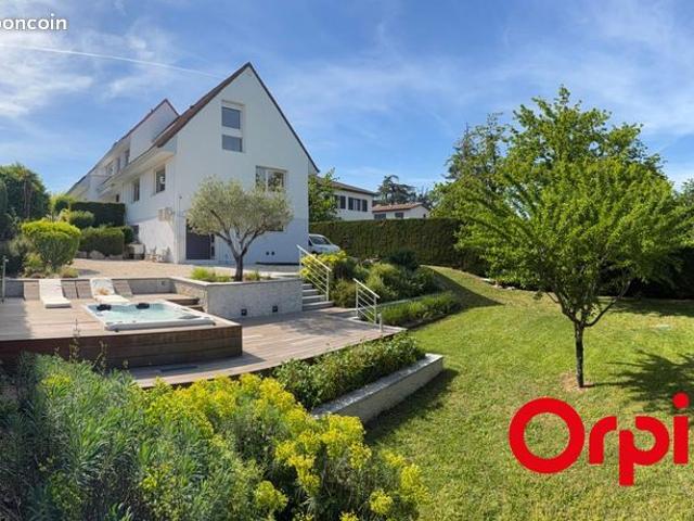 Maison 5 pièces 285 m²