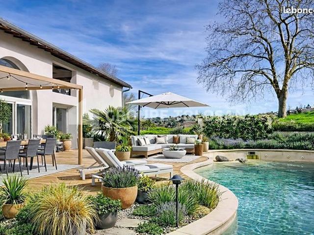 Maison 5 pièces 286 m²