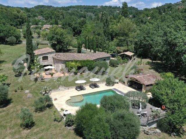 Maison 5 pièces 280 m²